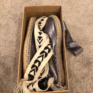 NEVER WORN Free People wrap shoes fit like a 7